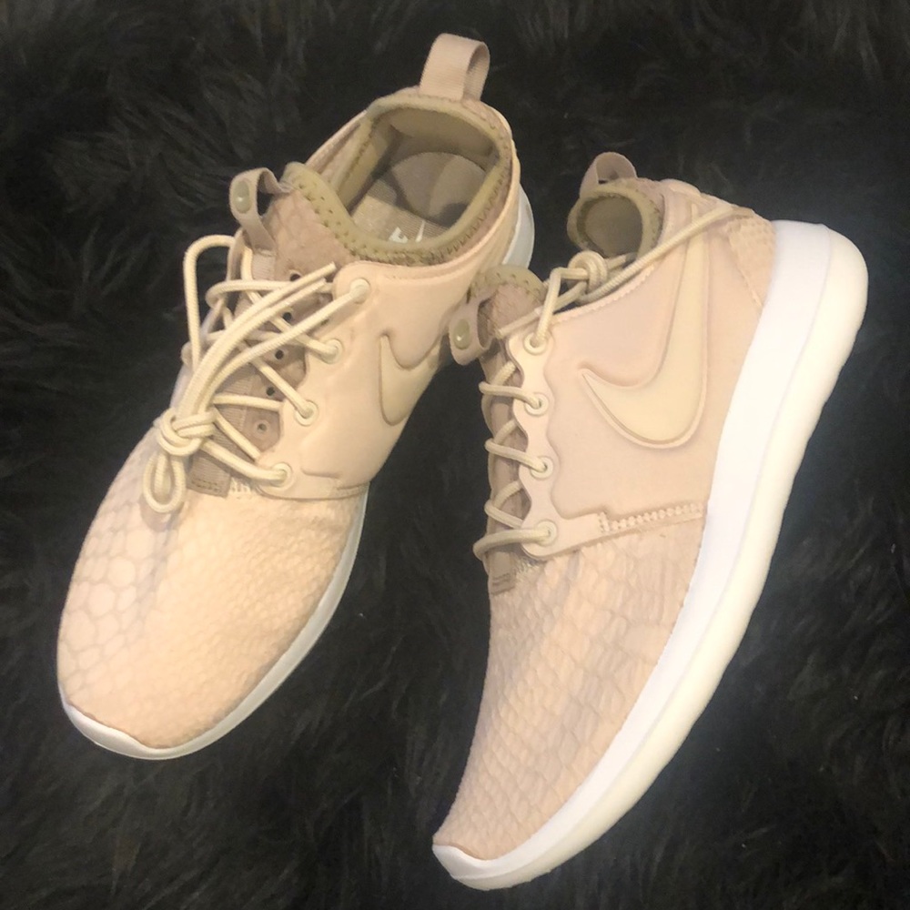 NWT Snakeskin Nike Roshe